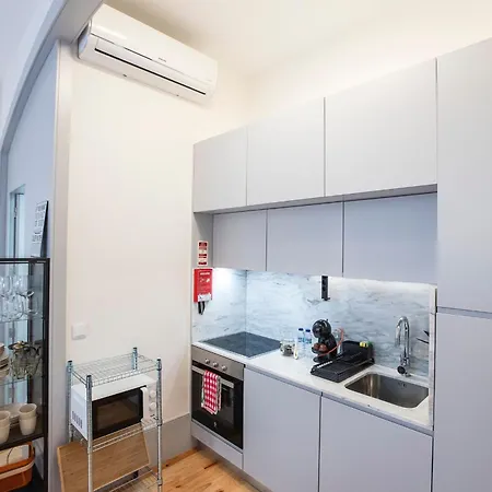 Apartman Modern Retro Downtown By Lovelystay